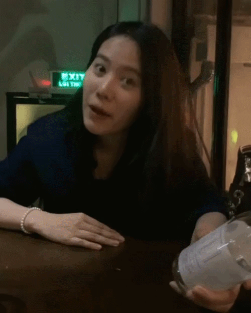 Nam Em lấy chai đập lên đầu, chứng minh mình là cô gái gây mệt mỏi nhất showbiz Việt