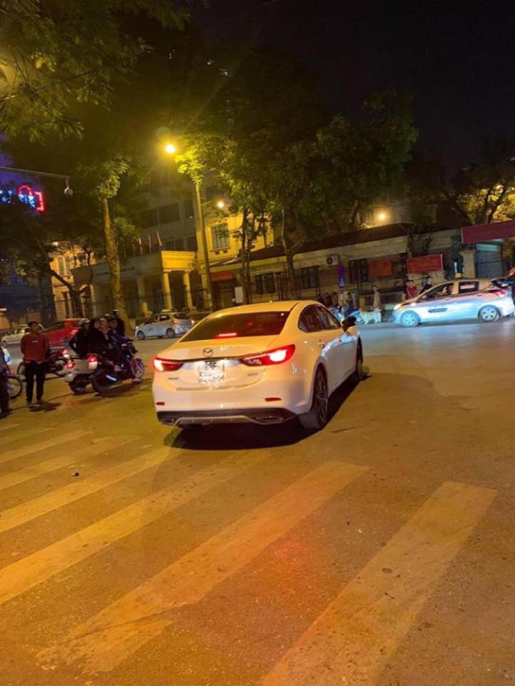 Đập nát bươm xe sang của bố, chàng trai hét trong nước mắt: Con thà bất hiếu hôm nay còn hơn là phải sống chung với một con phò