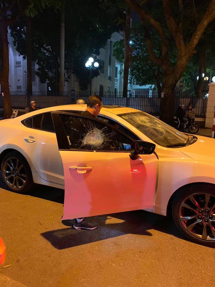 Đập nát bươm xe sang của bố, chàng trai hét trong nước mắt: Con thà bất hiếu hôm nay còn hơn là phải sống chung với một con phò