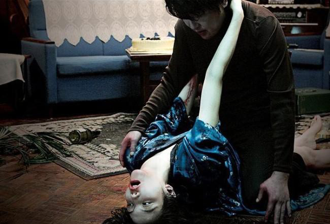 Cảnh phim ngoại tình 18+ gây sốc của mỹ nhân bị đồn là tiểu tam khiến Song Hye Kyo - Song Joong Ki ly hôn