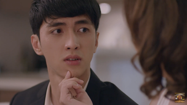 Những cô gái trong thành phố: Tùng nâng niu chiếc áo được quý bà tặng, Mai dẫn người mua con về thăm quê