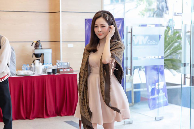 Hot girl Trâm Anh ngày càng trở nên táo bạo, khoe hình thể tối đa