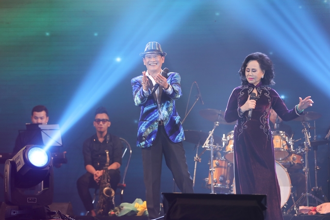 Gần 3.000 khán giả Sài Gòn nghe Tuấn Vũ hát đến 0h