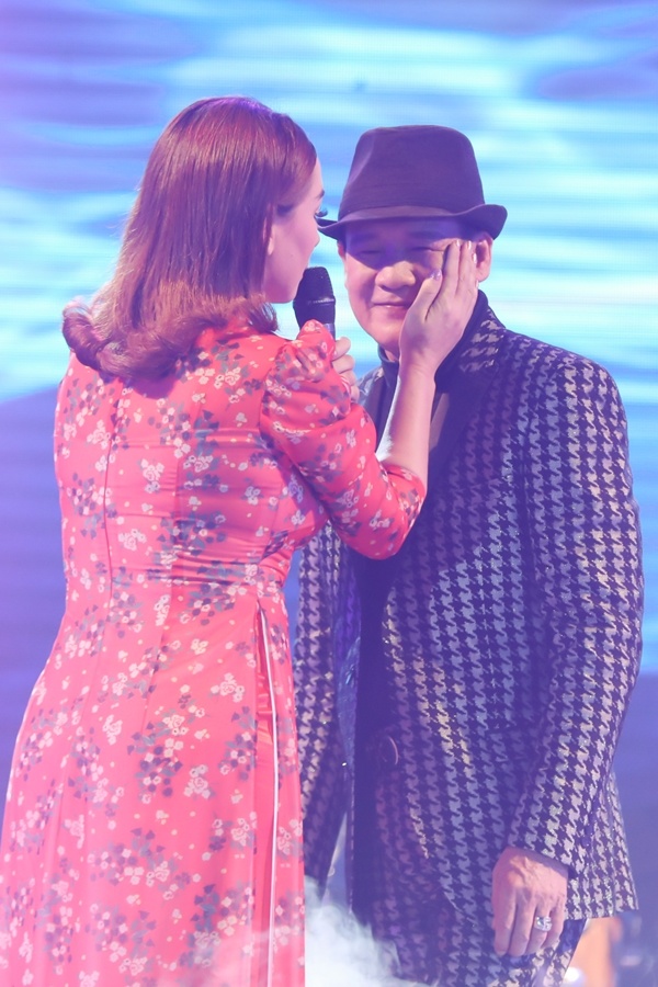 Gần 3.000 khán giả Sài Gòn nghe Tuấn Vũ hát đến 0h