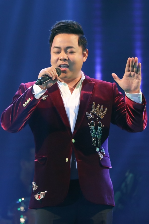 Gần 3.000 khán giả Sài Gòn nghe Tuấn Vũ hát đến 0h