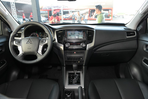 Mitsubishi Triton có mặt tại châu Âu, trang bị bỏ xa bản VN Mitsubishi Triton có mặt tại châu Âu, trang bị bỏ xa bản VN