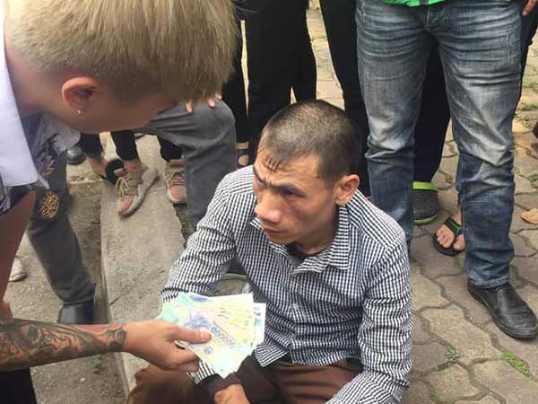 Hà Nội: Móc trộm điện thoại của nữ sinh tại bến xe buýt trước cổng trường Đại học Sư Phạm, gã đàn ông bị tóm gọn