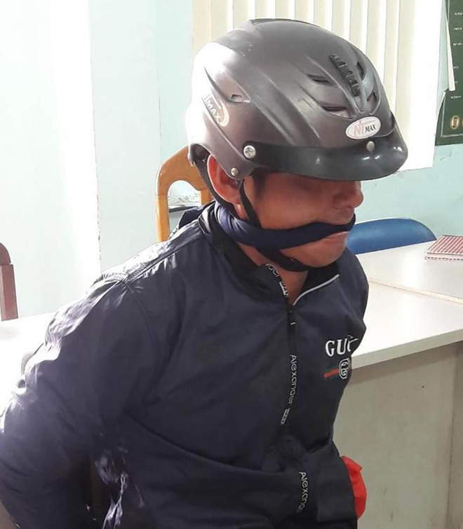 Nghịch tử chém chết cả nhà luôn trong tình trạng kích động, la hét sau nhiều giờ bị bắt giữ