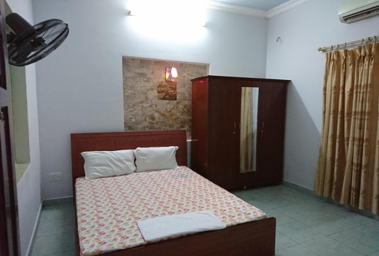 Người chồng tố vợ quan hệ với nam sinh xin hoãn phiên tòa ly hôn