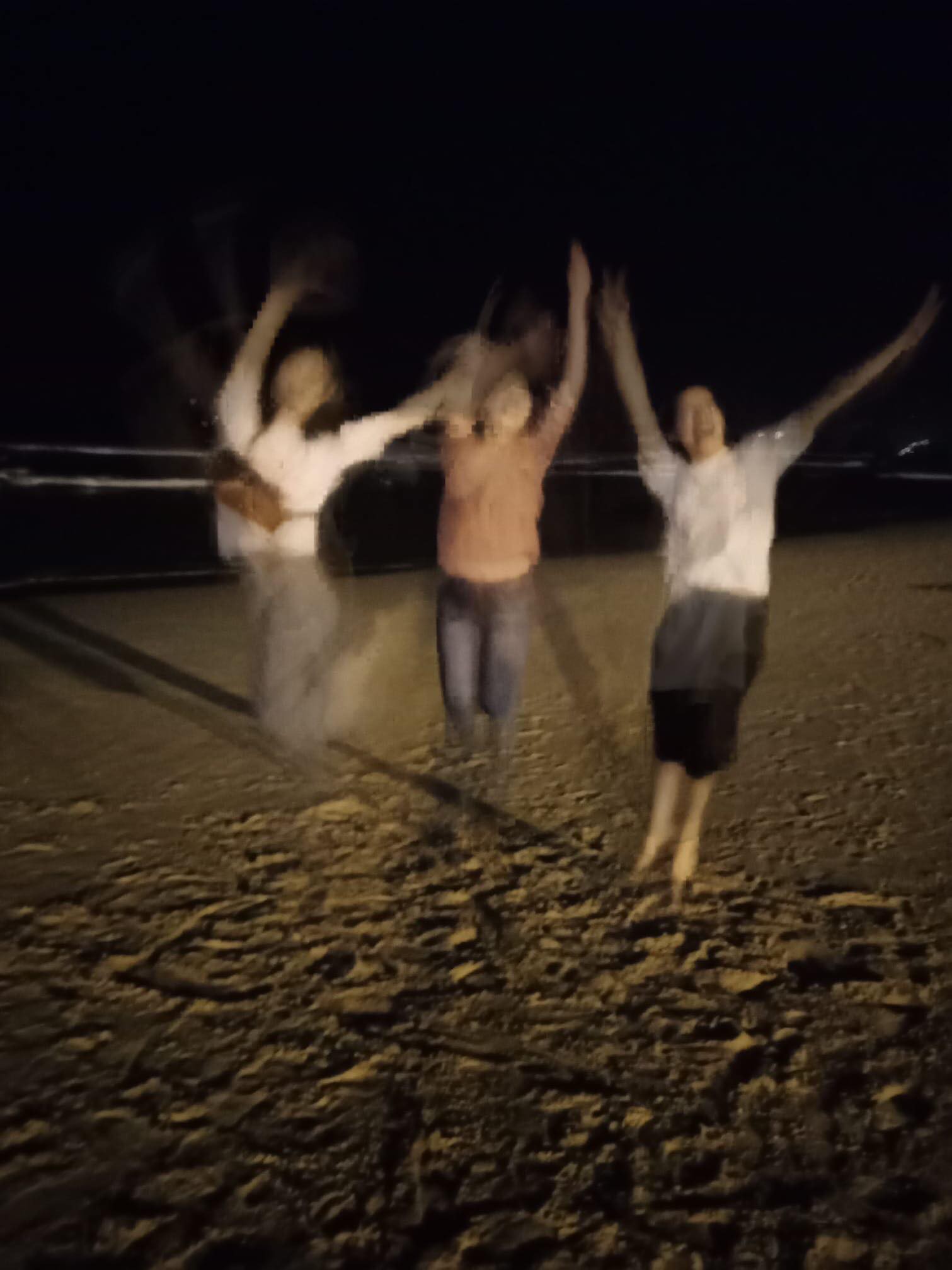 Câu chuyện muôn thuở: Chân thành nhờ bạn thân chụp hộ một bức ảnh để lấy le với hội bạn trên mạng nhưng ai ngờ bạn lại có tâm thế này