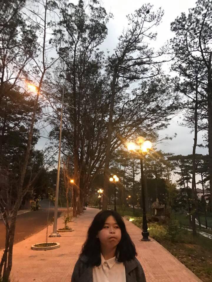 Câu chuyện muôn thuở: Chân thành nhờ bạn thân chụp hộ một bức ảnh để lấy le với hội bạn trên mạng nhưng ai ngờ bạn lại có tâm thế này Câu chuyện muôn thuở: Chân thành nhờ bạn thân chụp hộ một bức ảnh để lấy le với hội bạn trên mạng nhưng ai ngờ bạn lại có tâm thế này