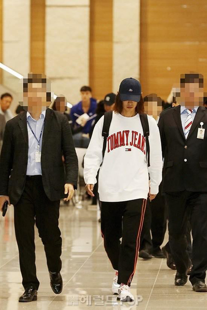 Khung cảnh hỗn loạn Jung Joon Young bị phóng viên bao vây khi về nước: Nhìn là biết dư luận Hàn Quốc phẫn nộ cỡ nào!