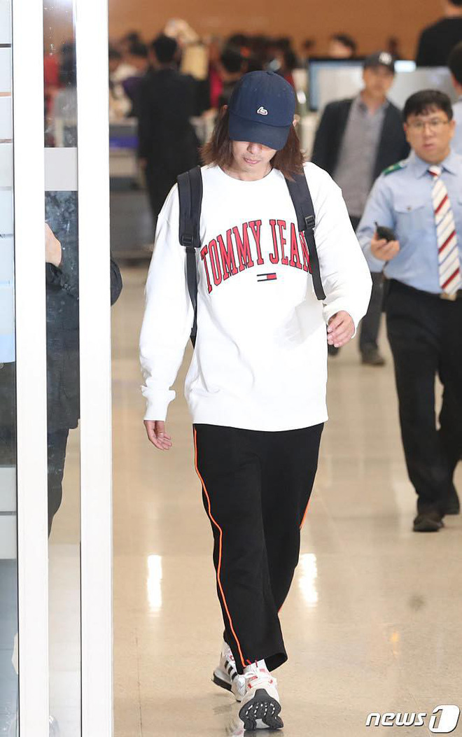 Khung cảnh hỗn loạn Jung Joon Young bị phóng viên bao vây khi về nước: Nhìn là biết dư luận Hàn Quốc phẫn nộ cỡ nào!