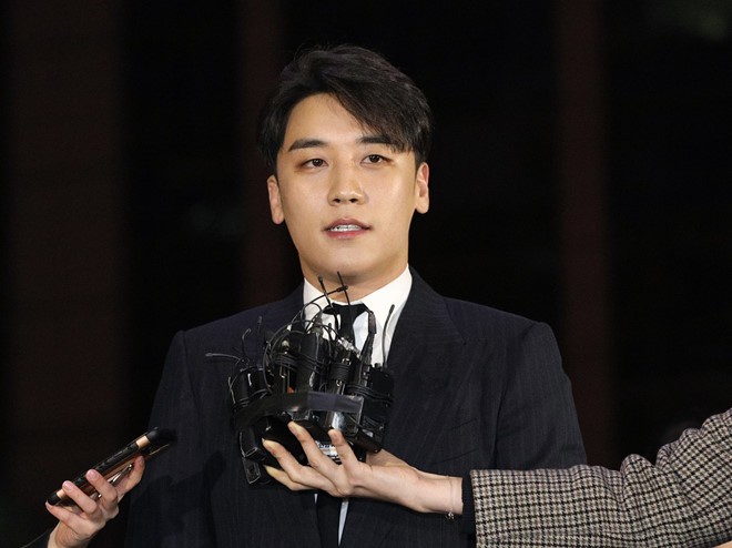 Cuộc sống thác loạn của Seungri - Trần Quán Hy đều bị bóc trần trụi chỉ vì... mang điện thoại, laptop đi sửa