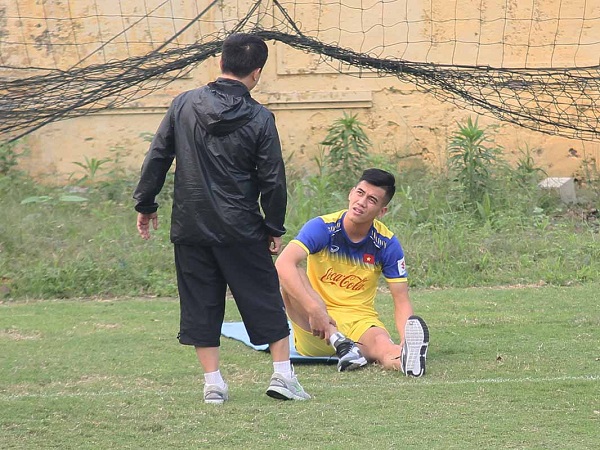 U23 Việt Nam rèn kĩ năng đánh đầu và những biểu cảm hài hước đầy đáng yêu của Đình Trọng