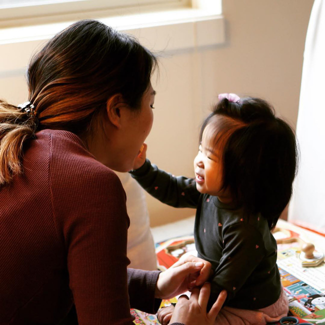 Nhói lòng thư gửi chồng cũ của một single mom: Em quỳ tím gối mong anh rút đơn li hôn, em có lỗi gì hả anh?