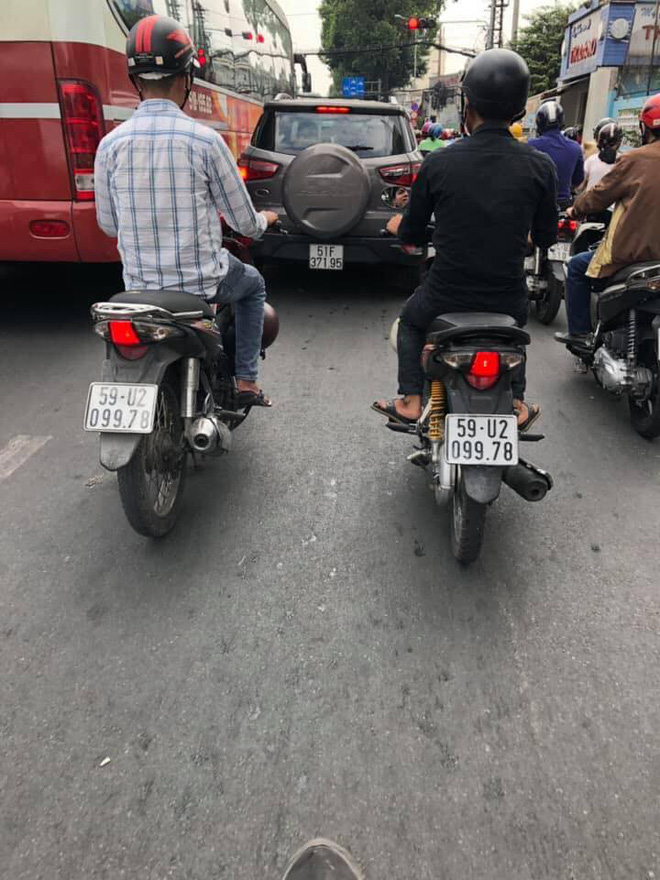 Biển số xe sinh đôi khiến cả phố liên tục dụi mắt