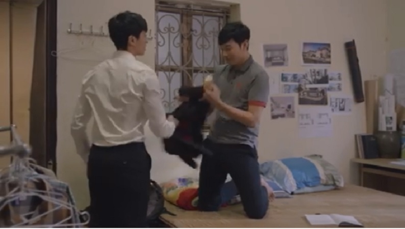 Những cô gái trong thành phố: Tùng nâng niu chiếc áo được quý bà tặng, Mai dẫn người mua con về thăm quê