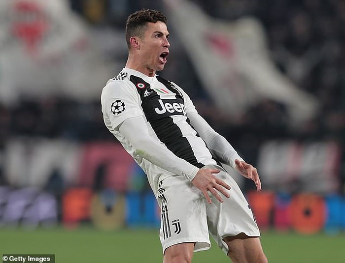Ronaldo sẽ bị phạt nặng vì ăn mừng phản cảm?