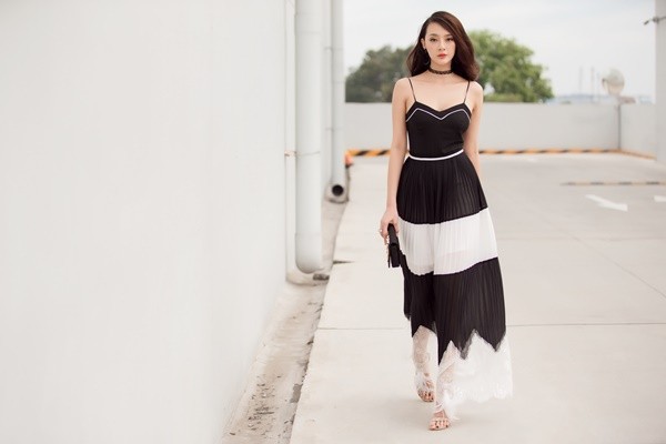 Bạn thân nóng bỏng gây chú ý hơn cả Nhã Phương khi chụp chung ảnh là ai?