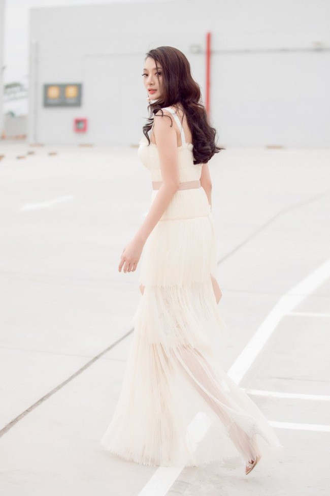 Bạn thân nóng bỏng gây chú ý hơn cả Nhã Phương khi chụp chung ảnh là ai?