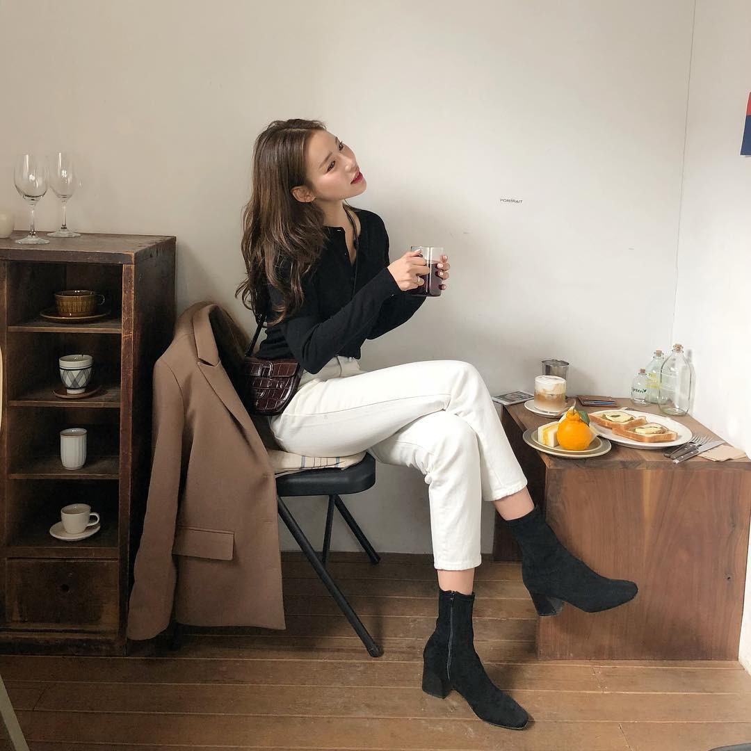 Mặc quần jeans đến công sở: Bạn không nên nhắm mắt diện bừa mà hãy tham khảo 3 tips sau