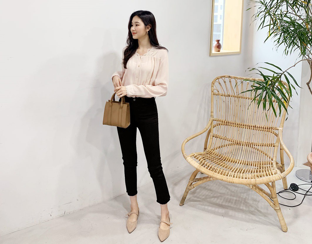 Mặc quần jeans đến công sở: Bạn không nên nhắm mắt diện bừa mà hãy tham khảo 3 tips sau