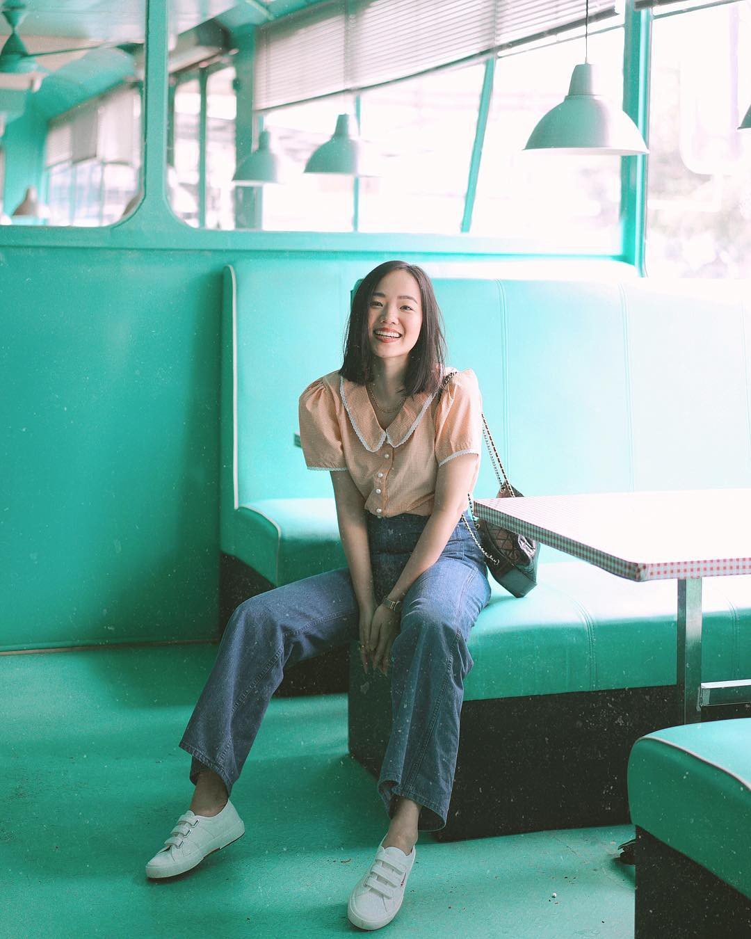 Mặc quần jeans đến công sở: Bạn không nên nhắm mắt diện bừa mà hãy tham khảo 3 tips sau