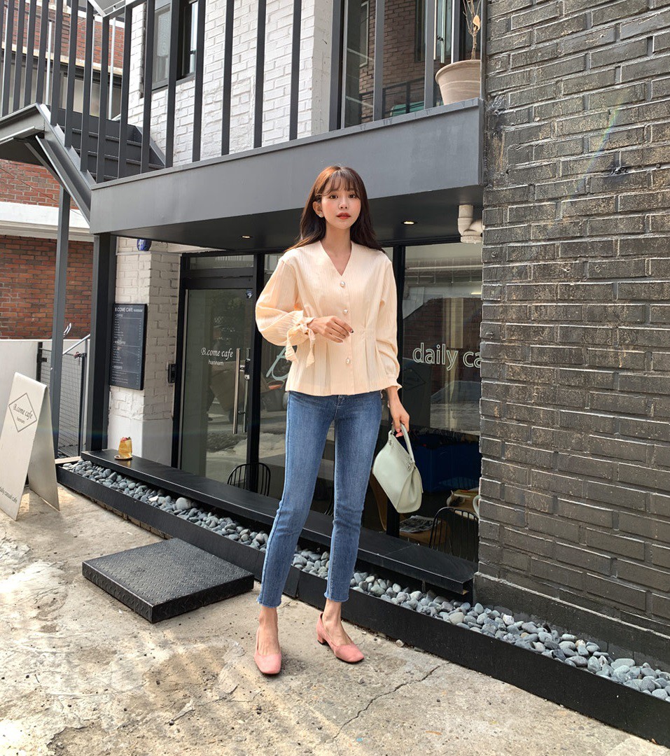 Mặc quần jeans đến công sở: Bạn không nên nhắm mắt diện bừa mà hãy tham khảo 3 tips sau