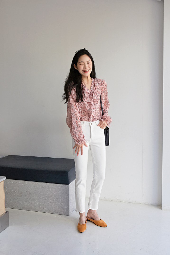 Mặc quần jeans đến công sở: Bạn không nên nhắm mắt diện bừa mà hãy tham khảo 3 tips sau