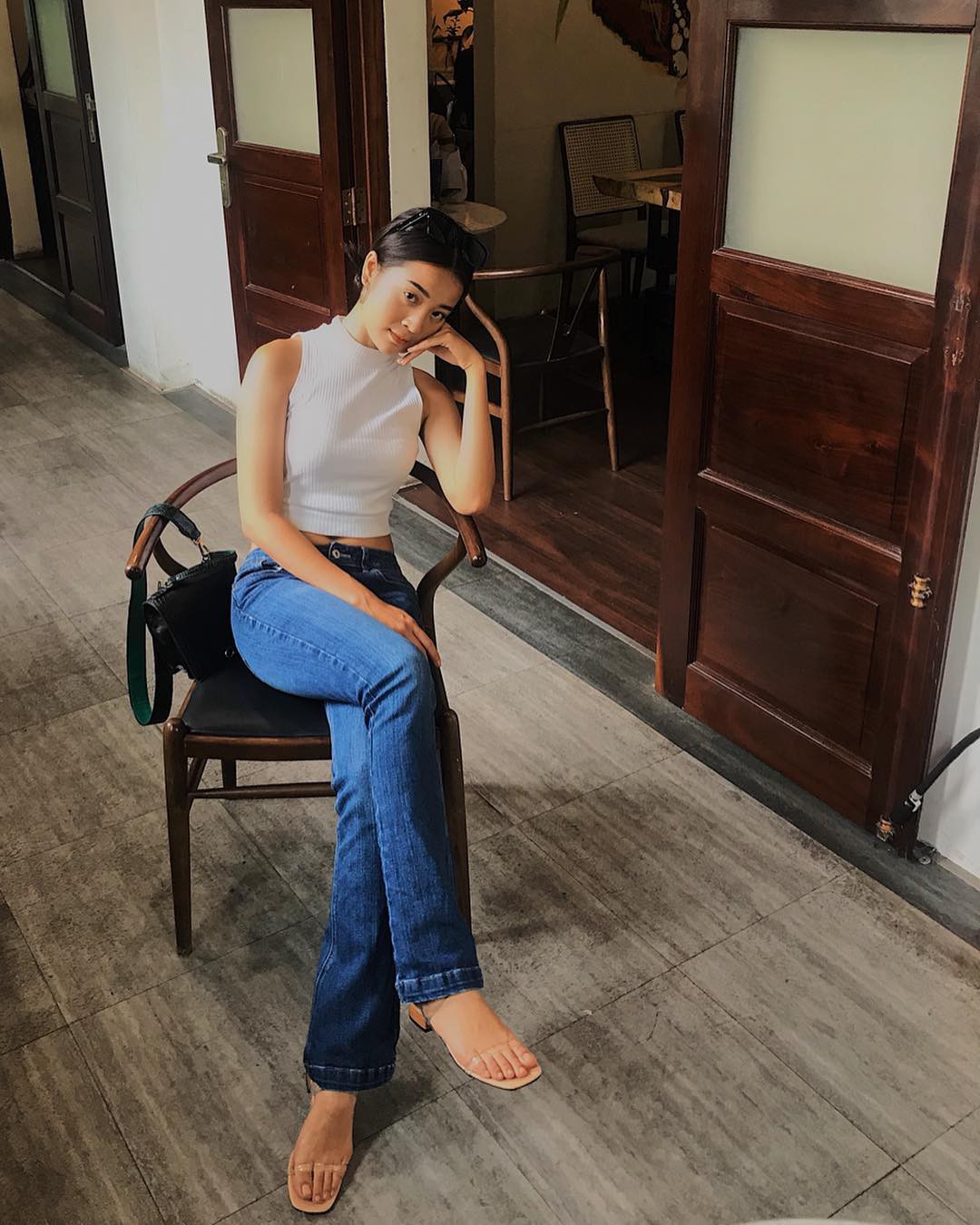 Không ngờ cô bạn thân giật người yêu cũng sở hữu sắc vóc vạn người mê đến Hương Giang cũng phải dè chừng