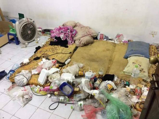 Nhân viên bảo dưỡng điều hòa khóc thét khi đến nhà khách mà tưởng sa nhầm bãi rác, nhìn lọc gió điều hòa mà suýt ngất