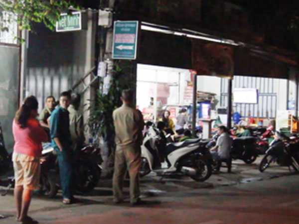 Thanh niên 19 tuổi cầm dao chém mẹ nhập viện