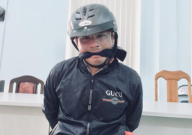 Vụ sát hại 3 người thân: Hàng xóm từng thấy nghịch tử xin tiền không được bắt cha quỳ xuống và bò xin tha