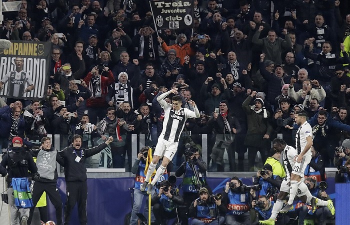 Bạn gái khóc nghẹn vì hạnh phúc khi chứng kiến Ronaldo lập hattrick vào lưới Atletico Madrid