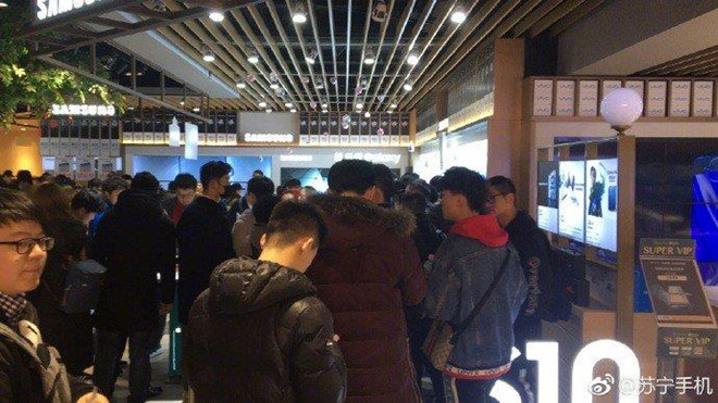 Galaxy S10 bất ngờ cháy hàng tại Trung Quốc