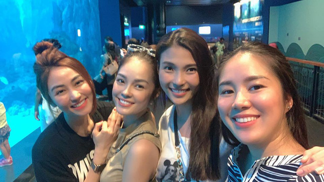 Khác xưa 180 độ, Lê Phương lộ thân hình phát tướng khi chụp ảnh cùng bạn bè