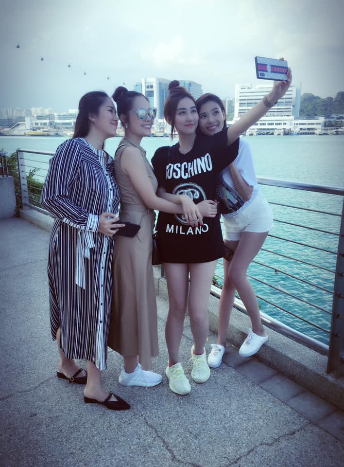 Khác xưa 180 độ, Lê Phương lộ thân hình phát tướng khi chụp ảnh cùng bạn bè