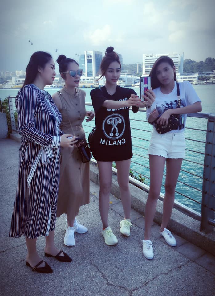 Khác xưa 180 độ, Lê Phương lộ thân hình phát tướng khi chụp ảnh cùng bạn bè