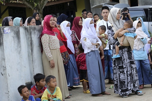 Nữ nghi phạm sát hại Kim Jong Nam được chào đón khi trở về