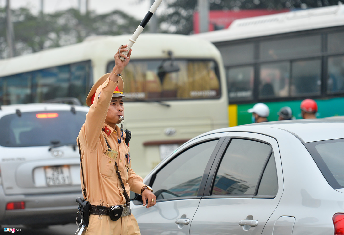 Đường Trường Chinh ngập ổ voi khi thi công dự án 9.400 tỷ