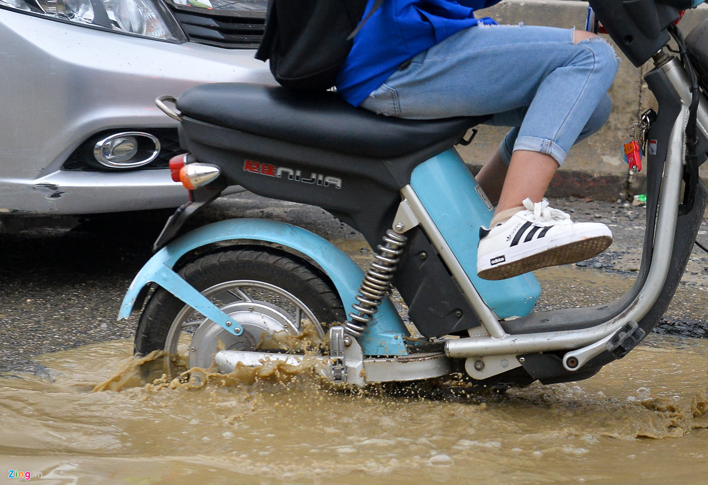 Đường Trường Chinh ngập ổ voi khi thi công dự án 9.400 tỷ