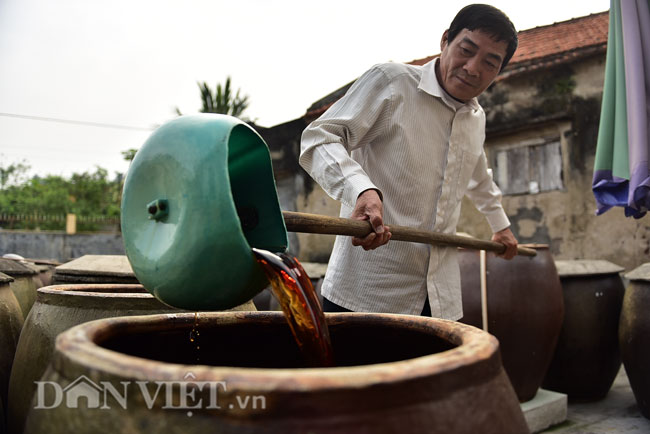 Cận cảnh quy trình sản xuất nước mắm truyền thống Cát Hải: 2 năm mới cho ra 1 mẻ - 7 Cận cảnh quy trình sản xuất nước mắm truyền thống Cát Hải: 2 năm mới cho ra 1 mẻ - 7