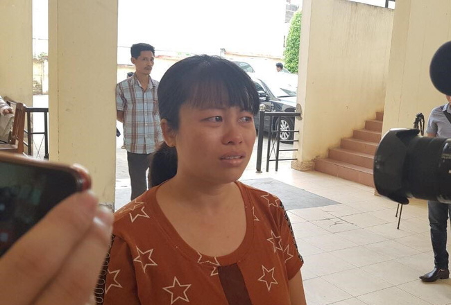 Vụ 2 bé gái chết vì tai nạn, bố mẹ ôm di ảnh cầu cứu khắp nơi: Hoãn phiên tòa, người mẹ khóc ngất