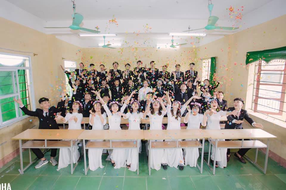 Dựng tóc gáy với bộ ảnh kỷ yếu theo phong cách xác sống đầy ma quái Dựng tóc gáy với bộ ảnh kỷ yếu theo phong cách xác sống đầy ma quái