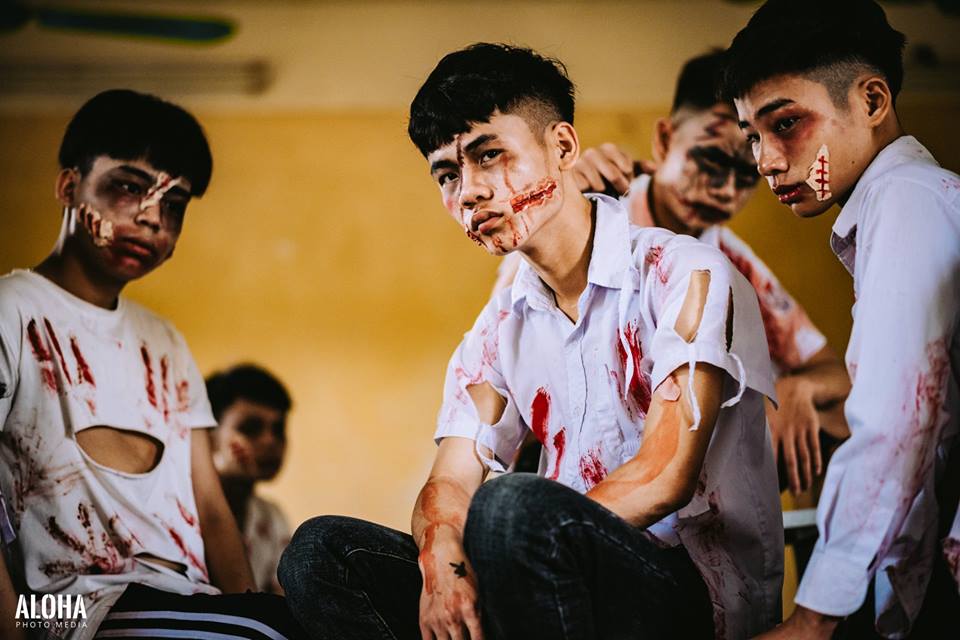 Dựng tóc gáy với bộ ảnh kỷ yếu theo phong cách xác sống đầy ma quái Dựng tóc gáy với bộ ảnh kỷ yếu theo phong cách xác sống đầy ma quái