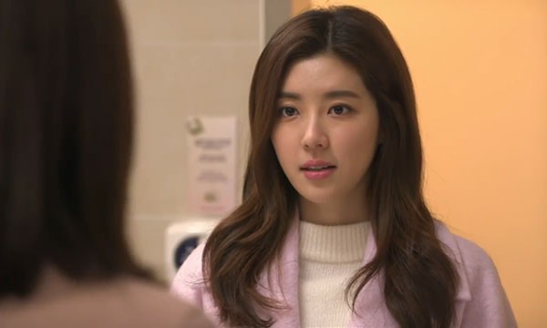 Bồ tới nhà đòi nhường chồng, vợ chỉ nhẹ nhàng nói một câu thế này cũng đủ khiến ả xách dép mà chạy