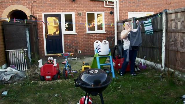 Cậu ấm đeo đồng hồ hơn 300 triệu thay đổi ngoạn mục sau khi sống cùng gia đình nghèo