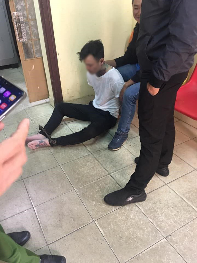 Thanh niên ôm vô lăng lắc lư, nhún nhảy say sưa sau khi tông trúng hàng loạt ô tô, xe máy ở Đà Lạt Thanh niên ôm vô lăng lắc lư, nhún nhảy say sưa sau khi tông trúng hàng loạt ô tô, xe máy ở Đà Lạt