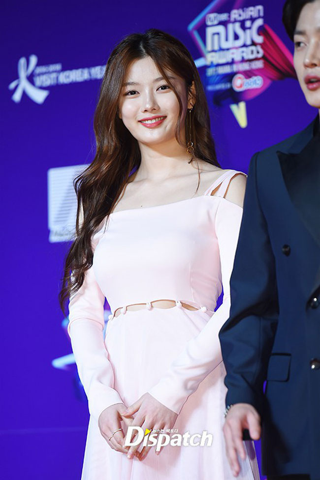 Vẻ đẹp xuất thần của cô gái 19 tuổi xinh nhất xứ Hàn